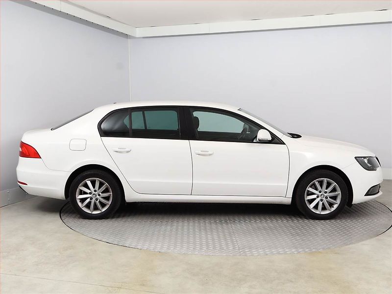 Škoda Superb (2015) Ambition 1.4 TSI, Xenony - fotka 6 z 18