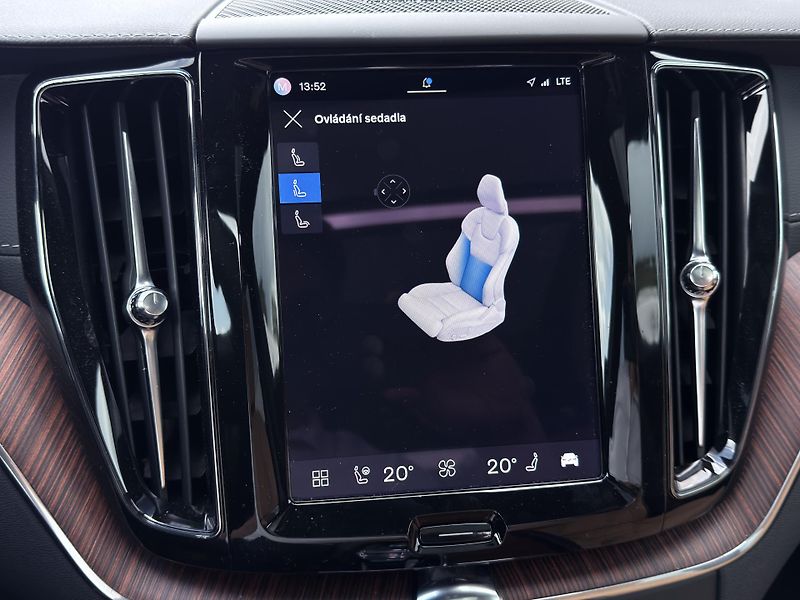 Volvo XC60 T8 AWD ULTRA BRIGHT *+ kola - fotka 30 z 59