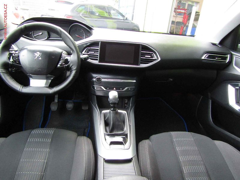 Peugeot 308 (2015) 2.0 HDi, servis.kniha, LED - fotka 8 z 19