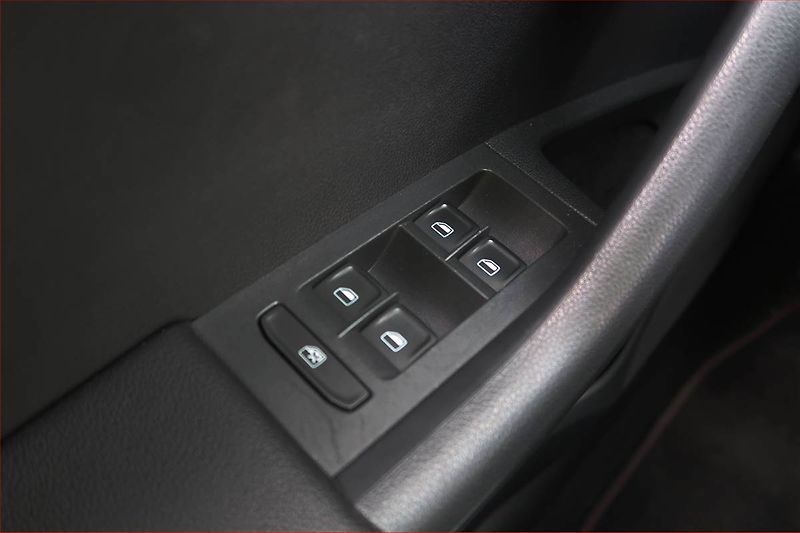 Hyundai Kona (2024) 1.0 T-GDI - fotka 15 z 18