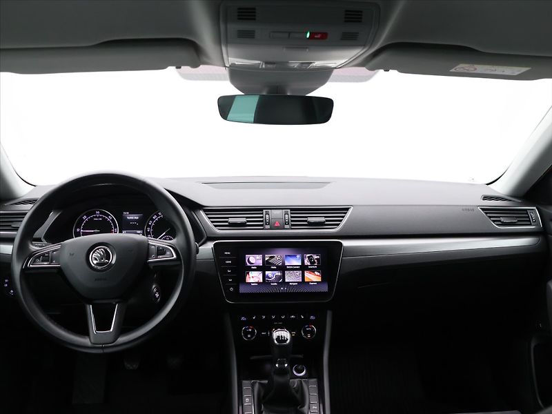 Škoda Superb 2,0 TDI 140kW CZ Style Kůže - fotka 23 z 32