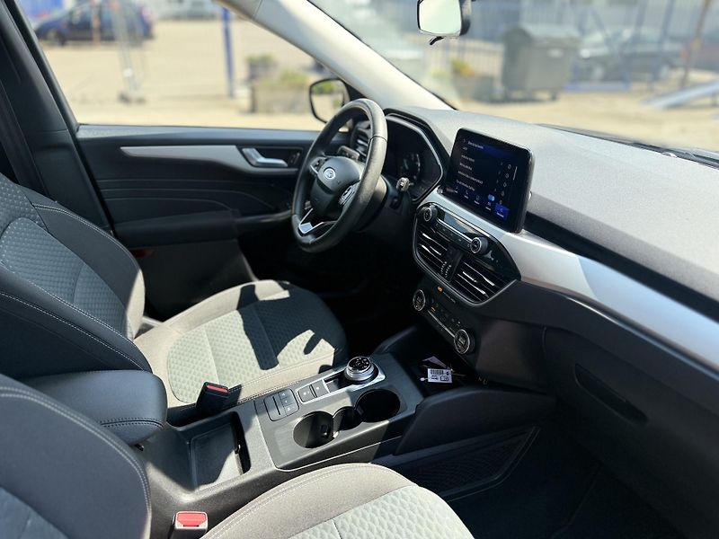 Ford Kuga (2022) 2.5 PHVE, 50km dojezd el - fotka 24 z 26