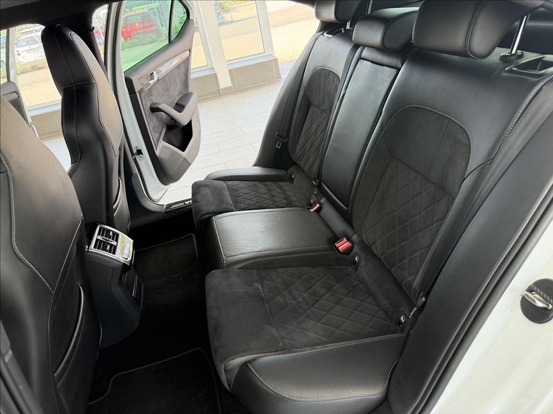 Škoda Superb 2,0 TDi, Sportline, Navi, DSG - fotka 32 z 36