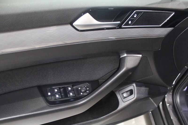 Volkswagen Passat (2023) 110kW, Tažné, Nezávislé topení - fotka 6 z 26