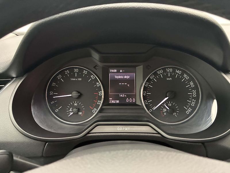 Škoda Octavia 1,6 TDI 81kW Aut.klima Tempo - fotka 14 z 27