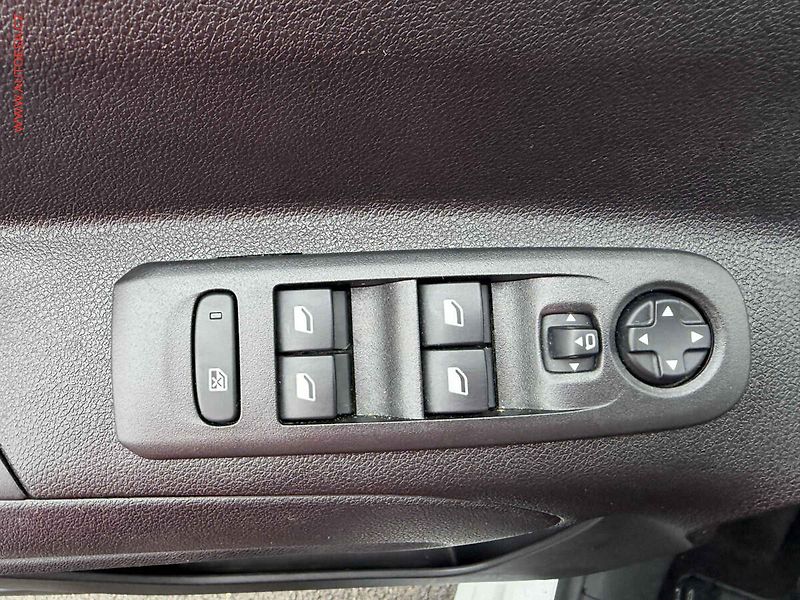 Opel Combo (2019) 1.5 CDTi, ČR, AC, výhřev sed - fotka 10 z 17