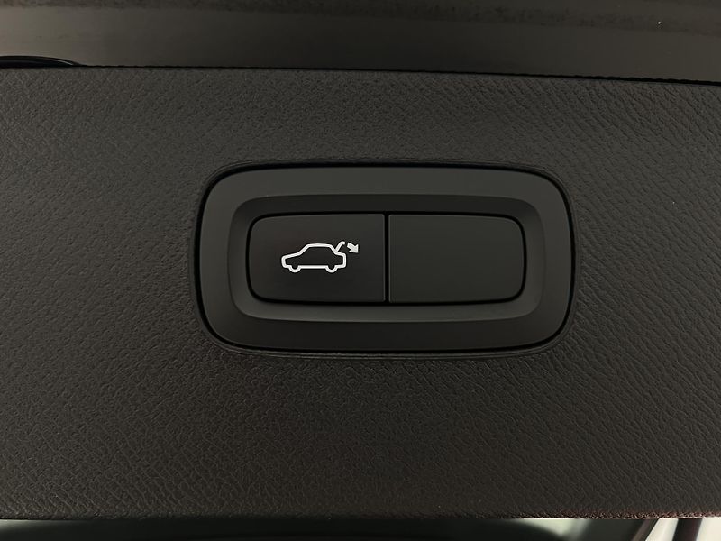 Volvo XC90 B5 AWD MOMENTUM PRO AUT - fotka 39 z 40