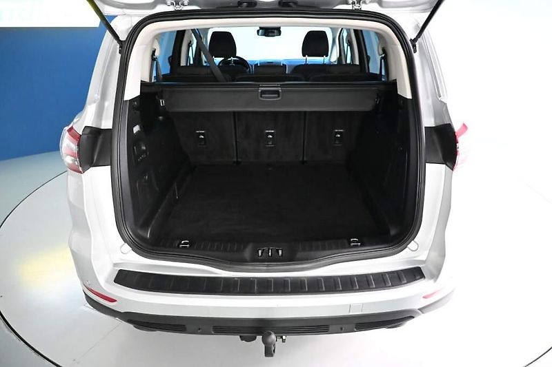 Ford S-MAX (2023) 2.5 140 KW FHEV Tažné Kamera D - fotka 8 z 31