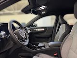 Volvo XC40 (2026) 2,0 B3 FWD Plus Dark 8353 - náhled 7