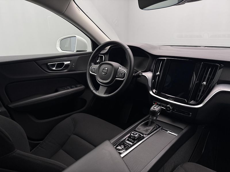 Volvo V60 D3 MOMENTUM  AUT CZ 1.maj - fotka 21 z 34