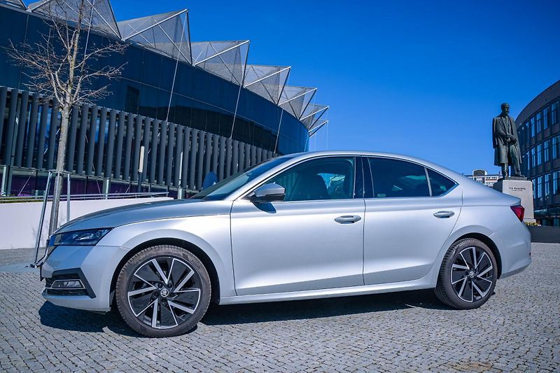 Škoda Octavia Style Plus Navigace 18 kola ČR - fotka 8 z 76