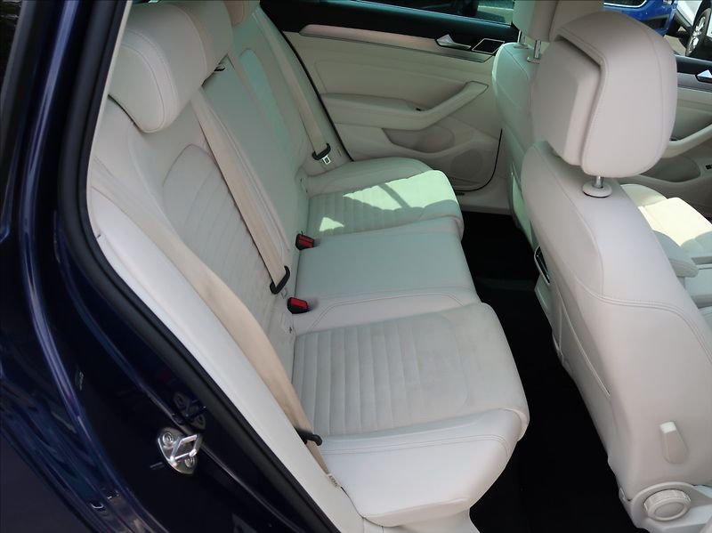 Volkswagen Passat 2,0 TDi,110kW,1majČR,Highline - fotka 21 z 27