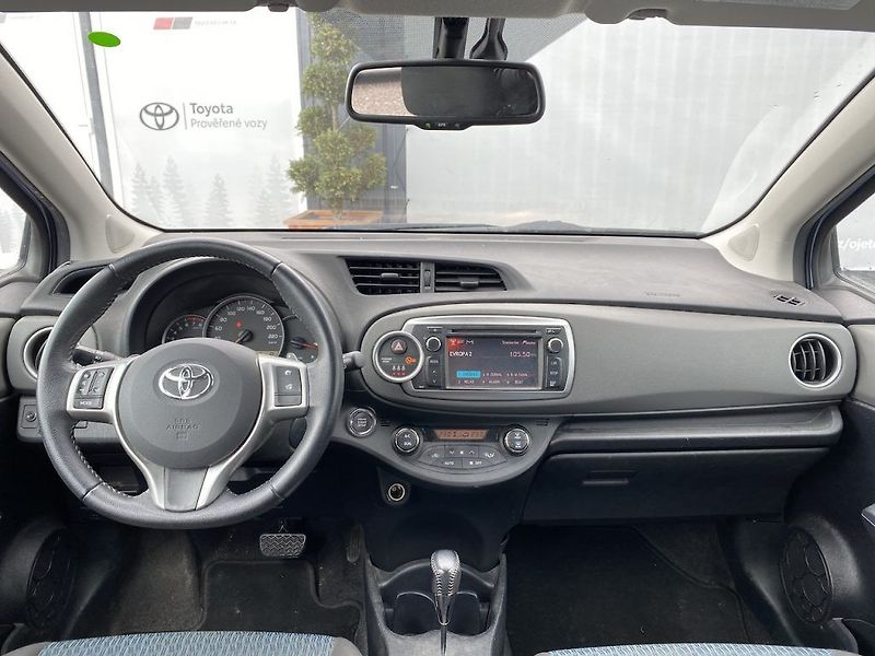 Toyota Yaris 1.33i, ČR, Active, automat - fotka 8 z 10