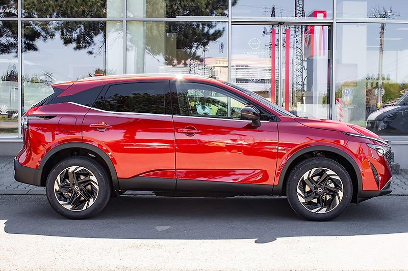 Nissan Qashqai 1,3 DIG-T X-TRONIC N-CONNECTA - fotka 4 z 14
