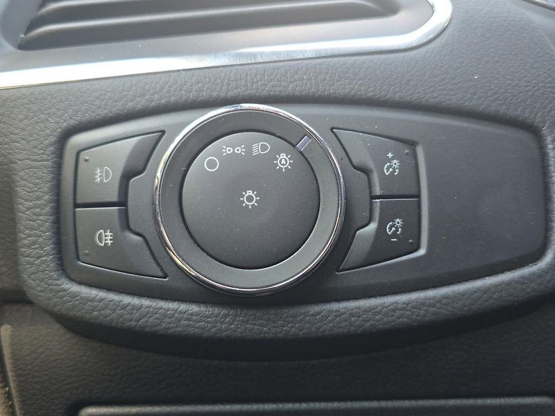 Ford S-MAX (2023) ST-line 2.5 Hybrid 140kW, 1. m - fotka 23 z 27