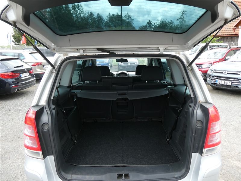 Opel Zafira 1,8 i 16V klima, závěs - fotka 14 z 38