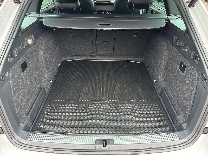 Škoda Superb (2020) Combi 2.0 TDI DSG Sportline - fotka 31 z 36