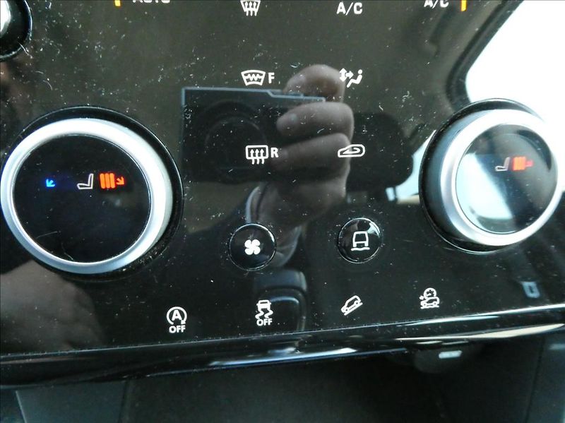 Land Rover Discovery Sport 2,0 D150,1.maj,ČR,DPH - fotka 28 z 33