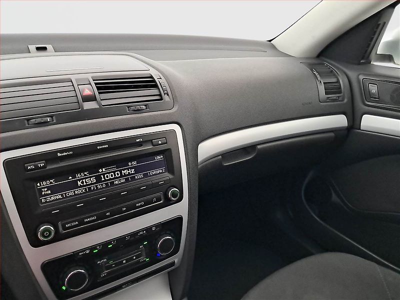 Škoda Octavia (2011) Ambition 1.6 TDI, Serv.kniha - fotka 15 z 16