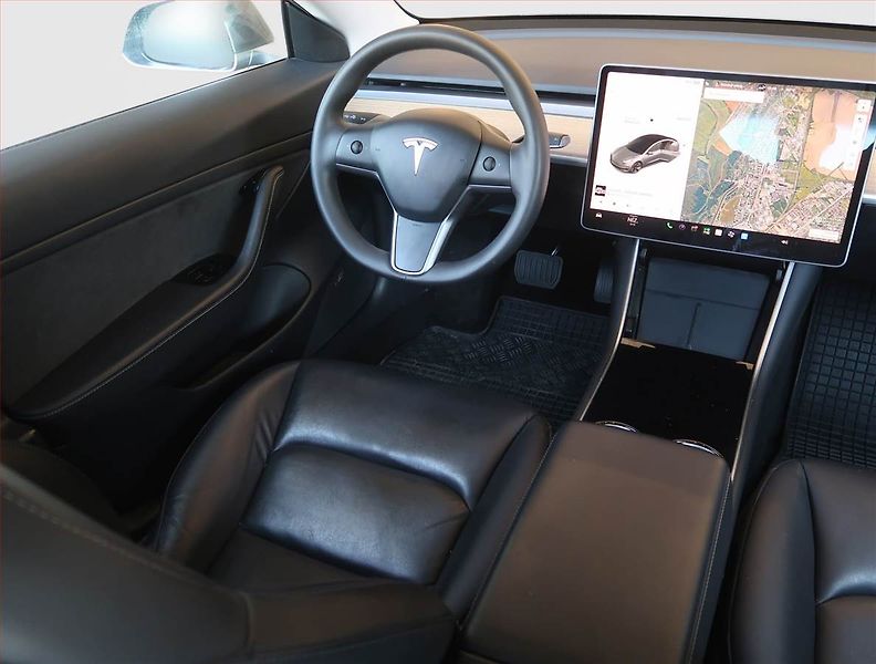 Tesla Model 3 (2020) Std Range Plus 52kWh, SoH 82% - fotka 7 z 21
