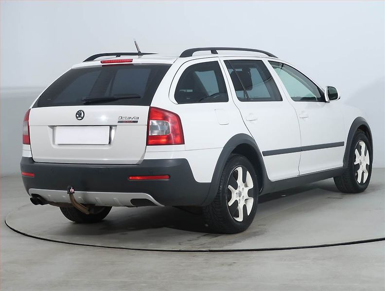 Škoda Octavia (2011) 2.0 TDI, 4X4, Automat - fotka 5 z 19