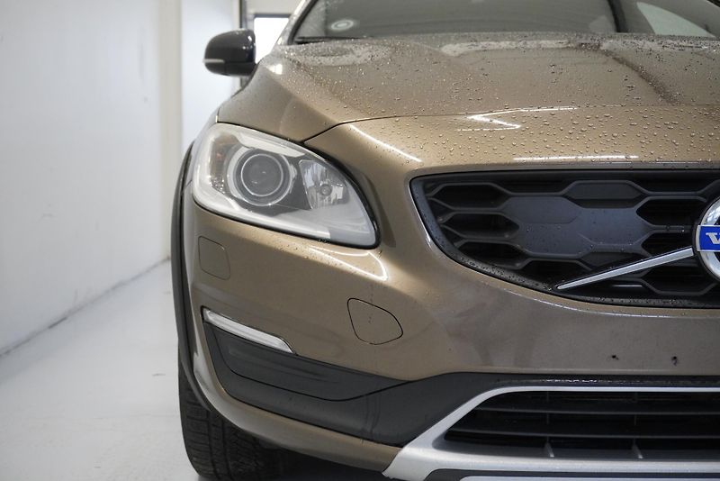 Volvo V60 (2016)  D4 MOMENTUM - fotka 9 z 24