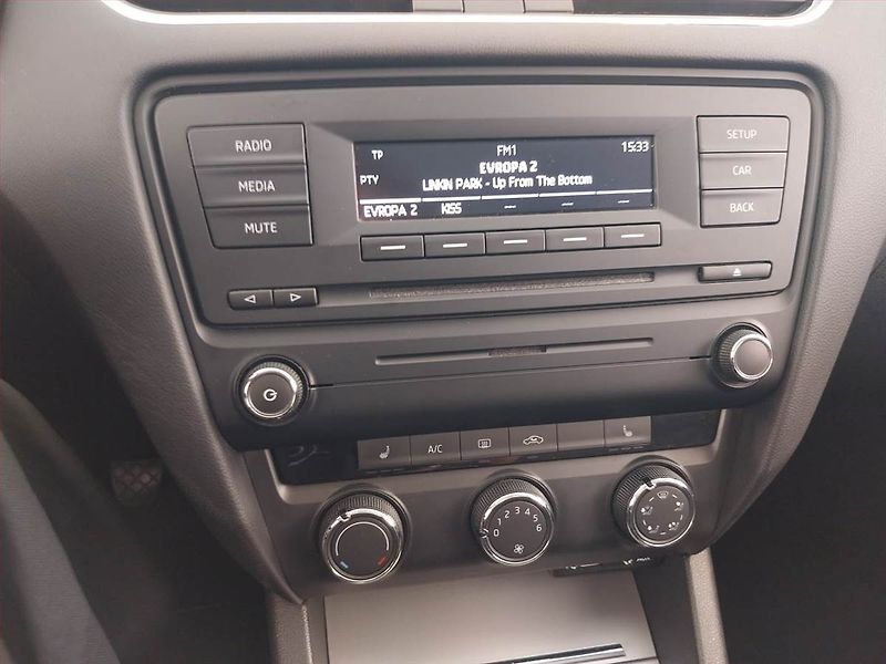 Škoda Octavia (2014) Ambition 1.4 TSI, Tempomat - fotka 12 z 19