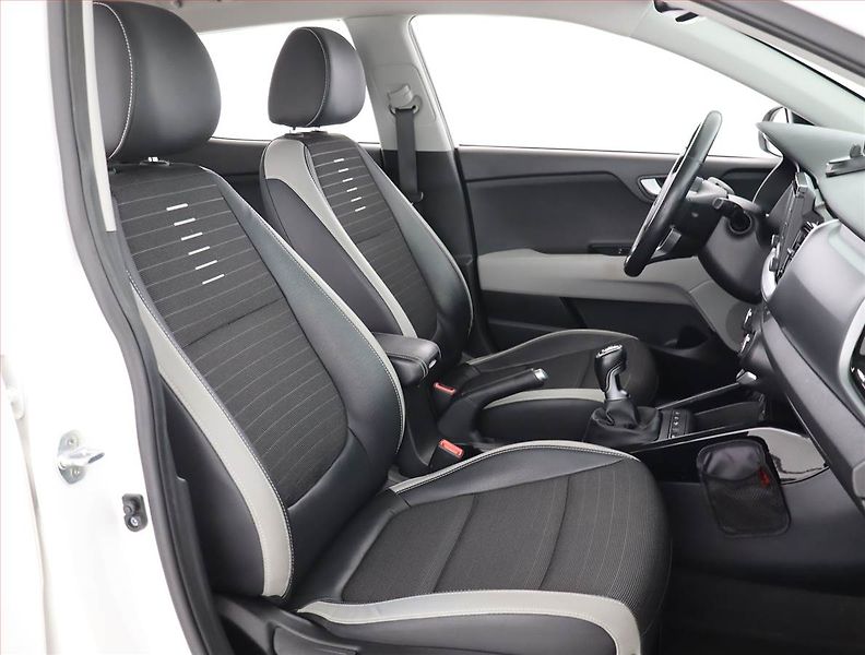 Peugeot 308 (2018) 1.6 BlueHDi, Tempomat - fotka 7 z 17