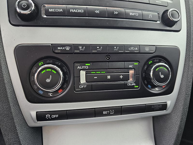 Škoda Octavia 1.2 TSI 77kW,SENZORY,VÝHŘEVY - fotka 26 z 43