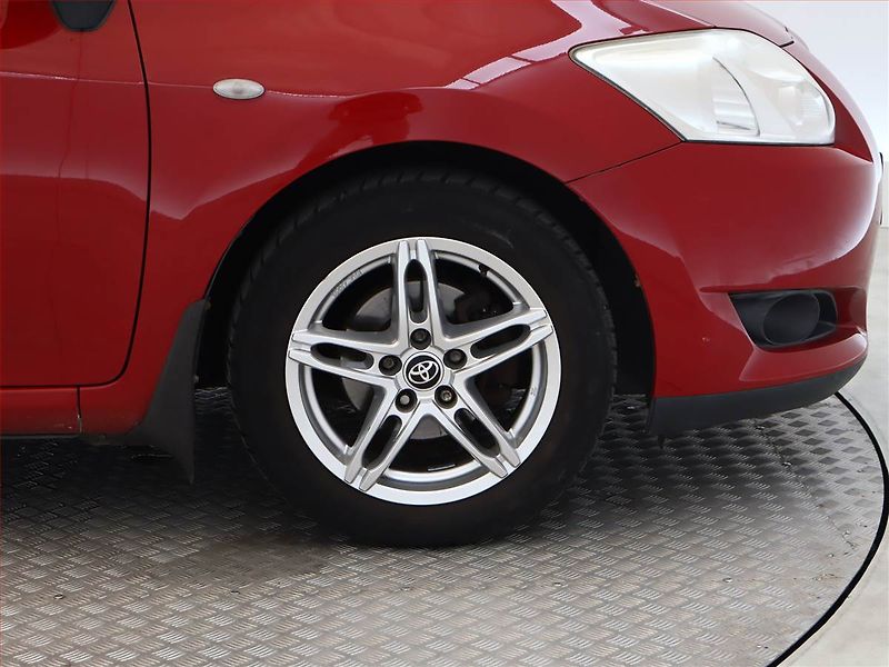 Toyota Auris (2008) 1.6 Dual VVT-i - fotka 11 z 12