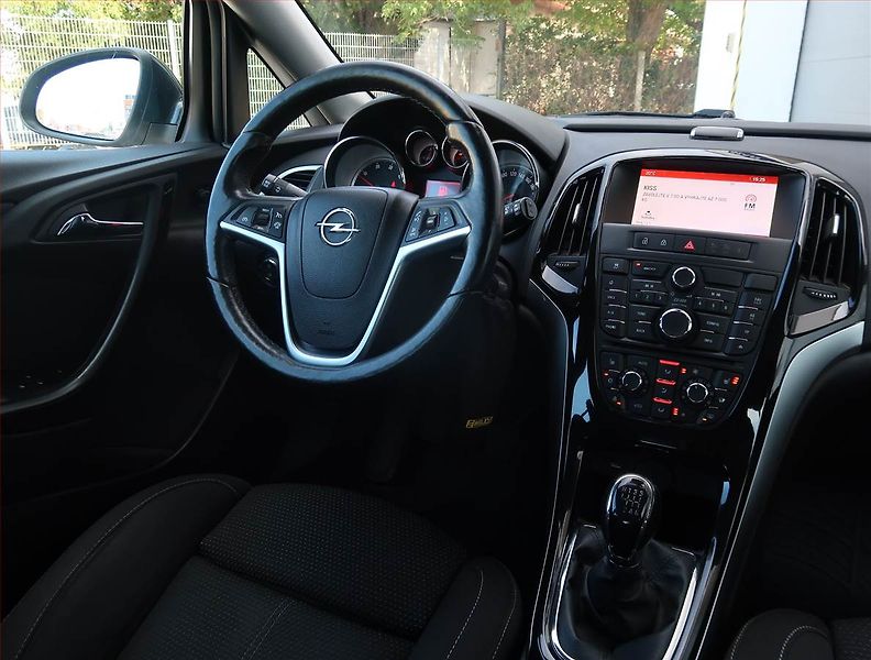 Opel Astra (2014) 1.6 CDTI, Tempomat - fotka 7 z 16
