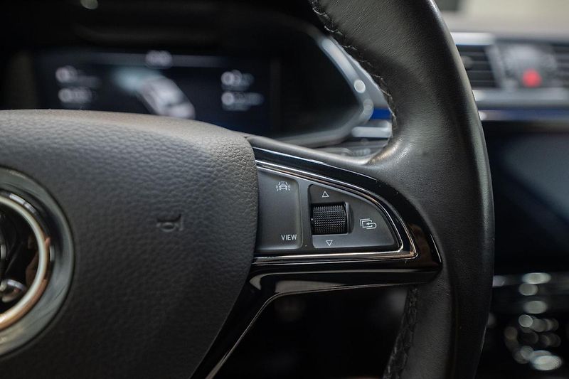 Škoda Superb 2.0 TSI 200 kW L&K - fotka 14 z 40