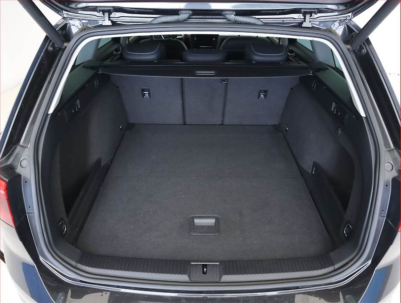 Volkswagen Passat (2019) 2.0 TDI - fotka 14 z 24