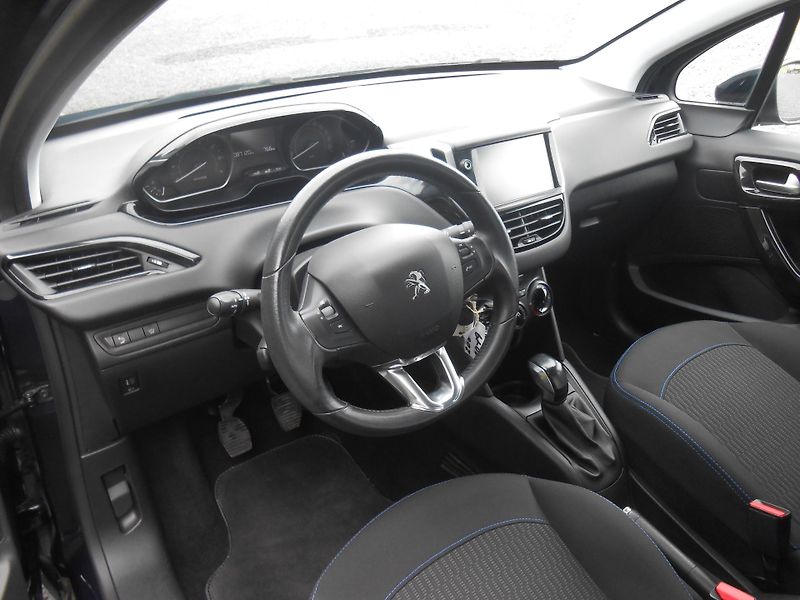 Peugeot 208 NAVI, CHROM, LED, 87TKm - fotka 24 z 37