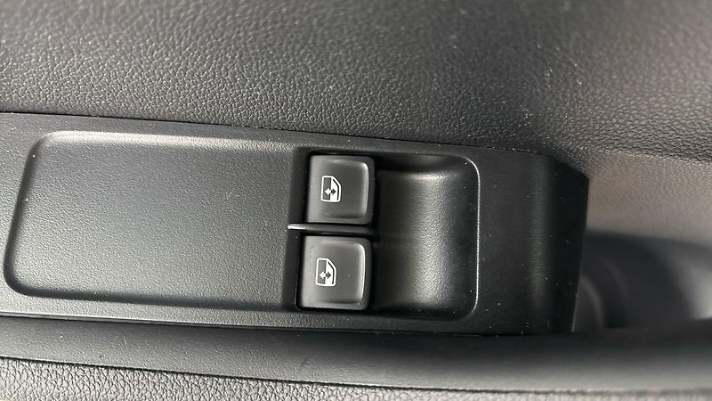 Škoda Fabia 1.0 TSI Ambition Combi - fotka 23 z 24