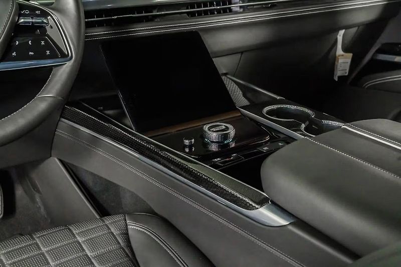 Cadillac Escalade (2026) V - fotka 8 z 11