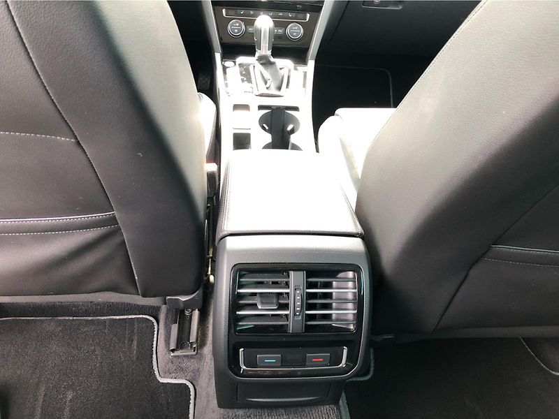 Volkswagen Passat 2.0 TDI DSG6° - fotka 22 z 29
