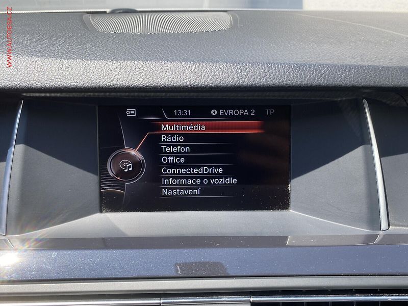 BMW Řada 5 (2016) 2.0d 520d, ČR, LED - fotka 19 z 20