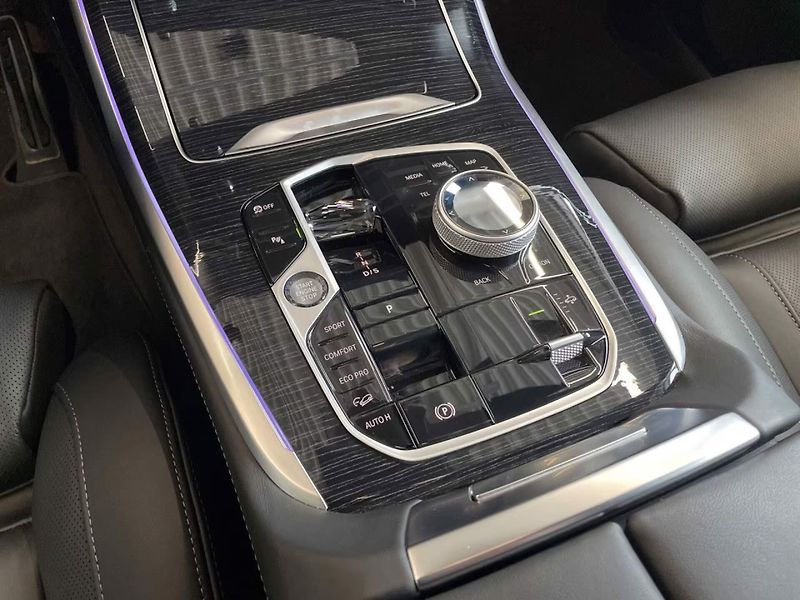 BMW X7 xDrive40i M-Sport ExDrive SkyL - fotka 12 z 16