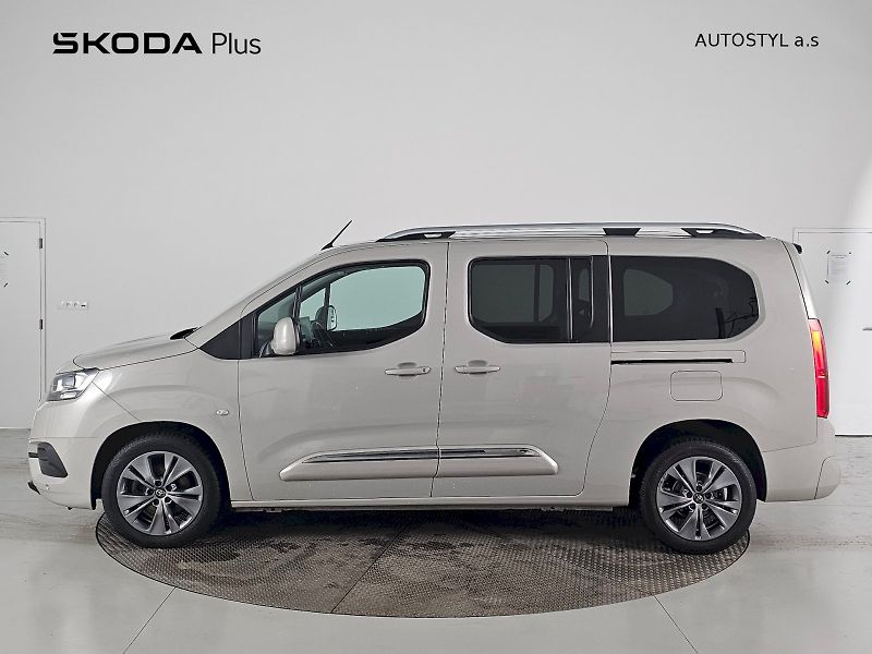 Toyota ProAce City Verso (2020) long 1.2i 130k 7AT Family - fotka 3 z 28