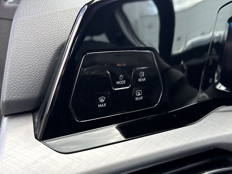 Volkswagen Golf (2022) 2.0 TDI Variant Life - fotka 12 z 30