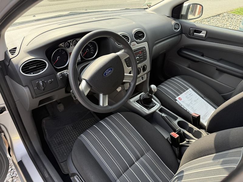 Ford Focus 1.6i 74 KW ALU PEKNY STAV. - fotka 8 z 12