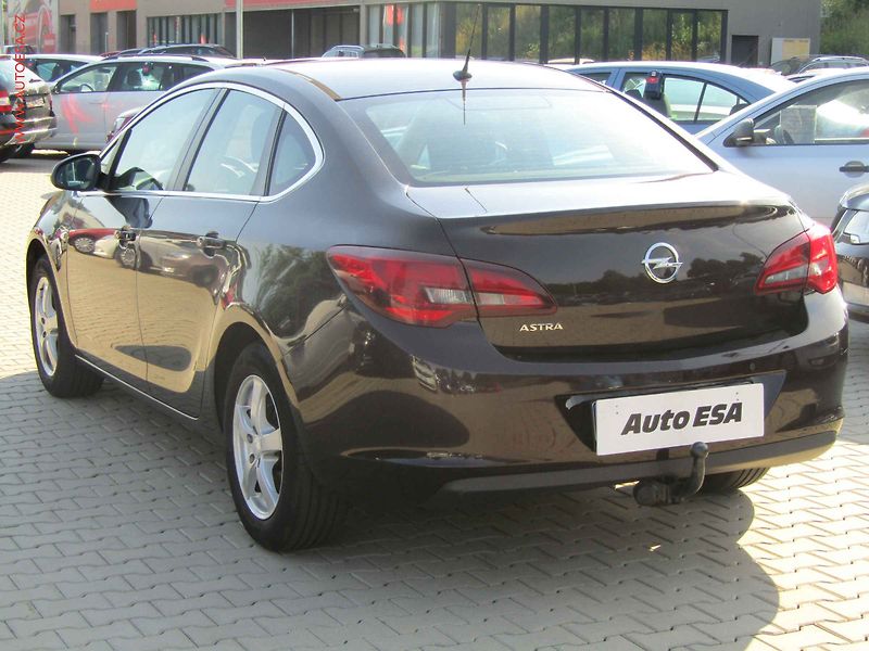 Opel Astra (2014) 1.6i, ČR, servis.kniha - fotka 6 z 20