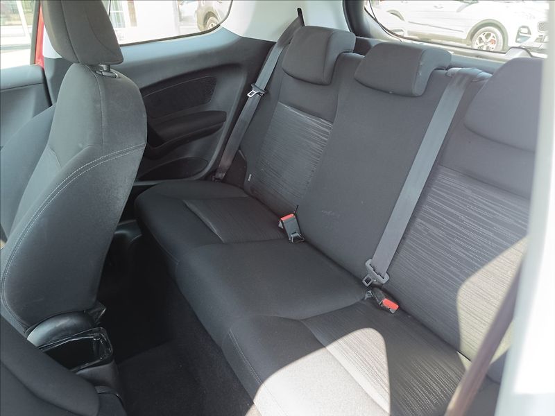 Peugeot 208 1,2 i - fotka 16 z 17