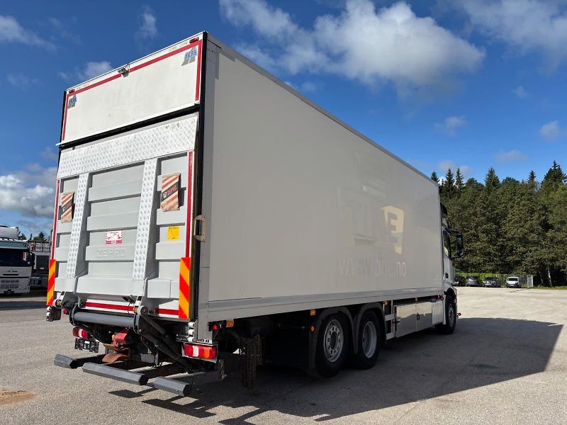 Mercedes-Benz Actros (2018) 2553 6x2 chlaďák EURO 6 - fotka 4 z 22