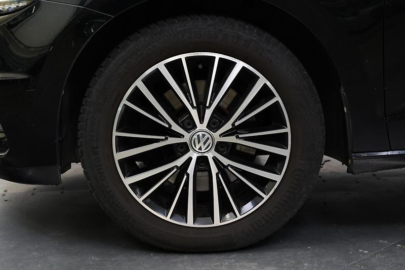 Volkswagen Touran - fotka 10 z 25