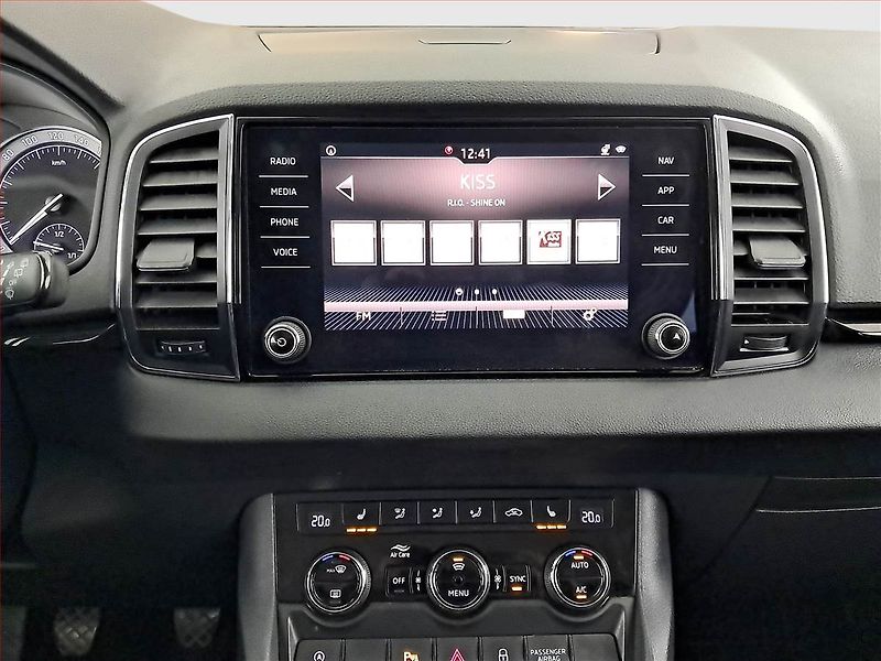 Škoda Karoq (2019) 1.6 TDI, Navi, Tempomat - fotka 12 z 19