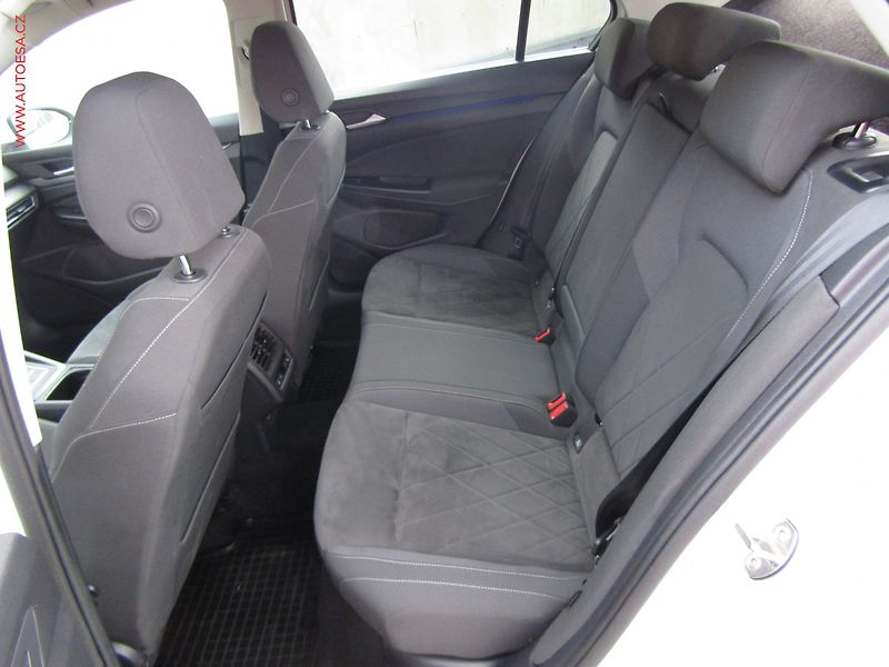 Volkswagen Golf (2020) 1.5 TSi, Style, LED, navi - fotka 10 z 22