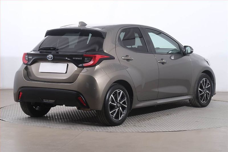 Toyota Yaris (2023) 1.5 VVT-i Hybrid, Automat - fotka 5 z 20