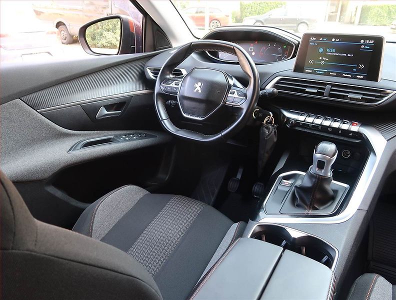 Peugeot 3008 (2018) 1.6 BlueHDi, Tempomat - fotka 7 z 18